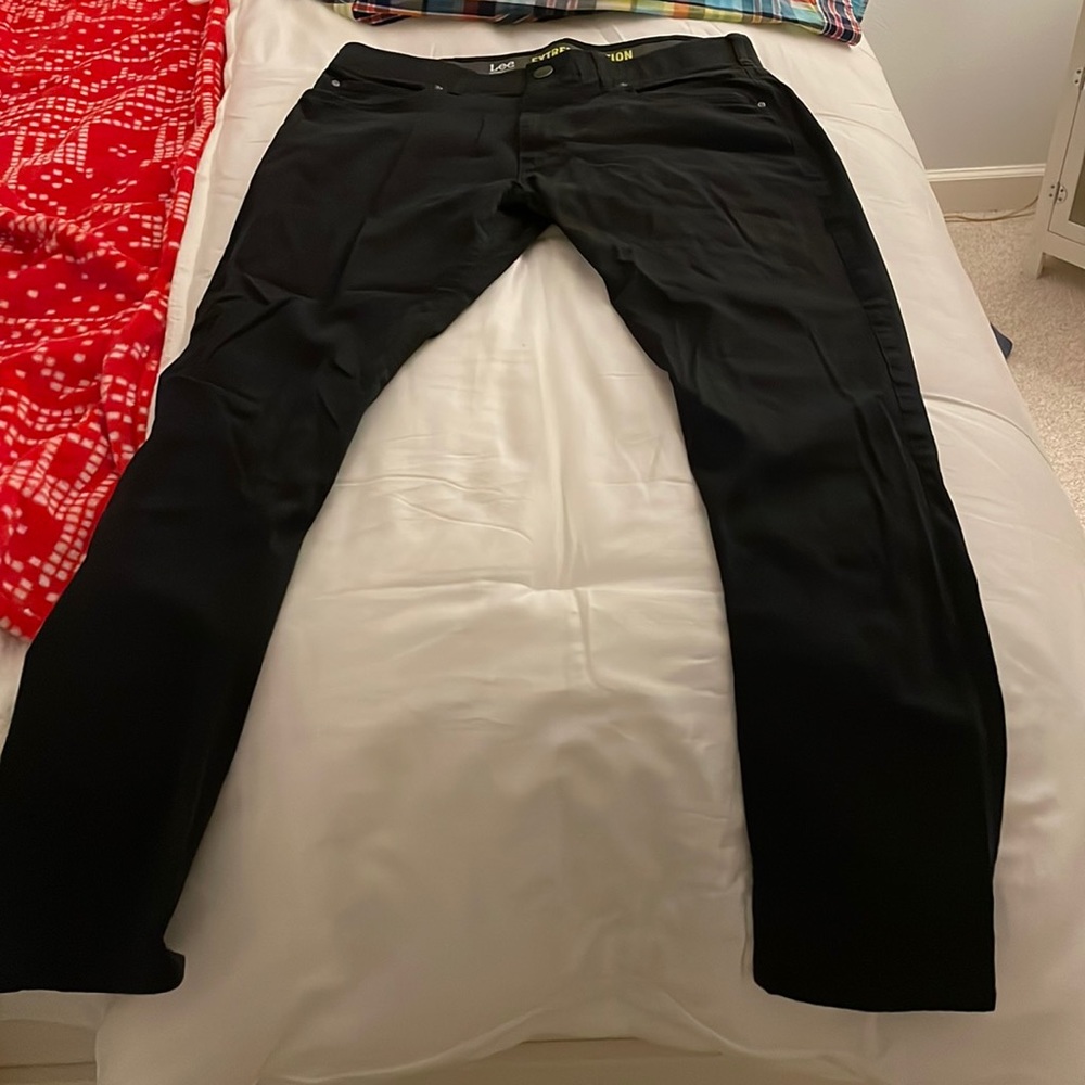 Lee extreme motion straight tapered leg black jeans 36-32